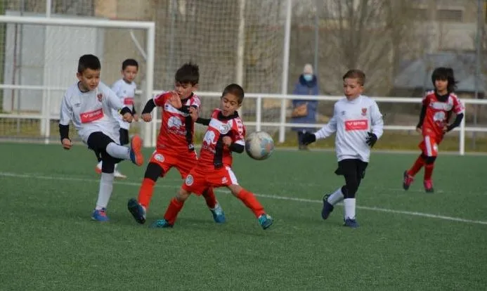 Foto 10 - #M [5|6 MAR] Los m&aacute;s peques del Ciudad Rodrigo CF muestran su apoyo a Ucrania antes de sus partidos