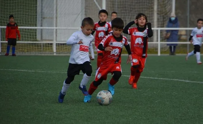 Foto 8 - #M [5|6 MAR] Los m&aacute;s peques del Ciudad Rodrigo CF muestran su apoyo a Ucrania antes de sus partidos