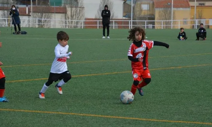 Foto 6 - #M [5|6 MAR] Los m&aacute;s peques del Ciudad Rodrigo CF muestran su apoyo a Ucrania antes de sus partidos