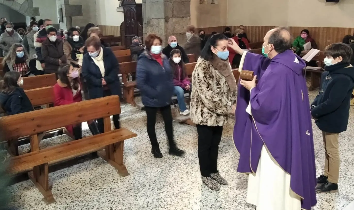 Foto 3 - San Andr&eacute;s impone la ceniza por partida doble como inicio de sus acciones de Cuaresma