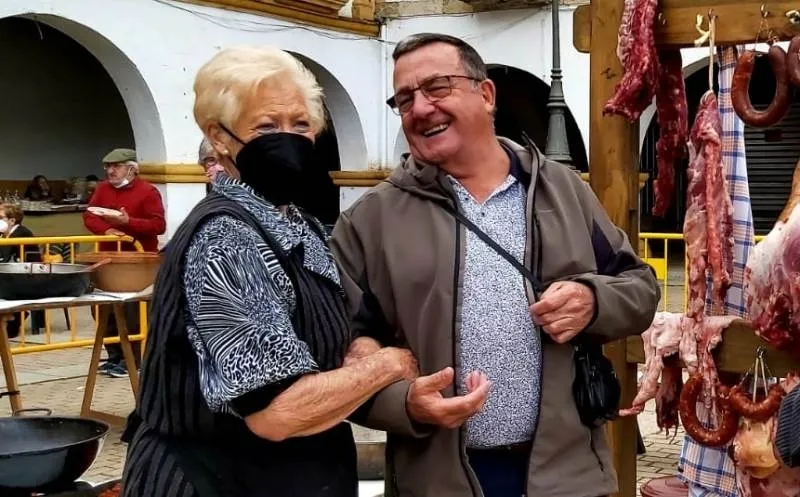 Foto 3 - Entregado uno de los lotes sorteados en la Feria de Botijeros