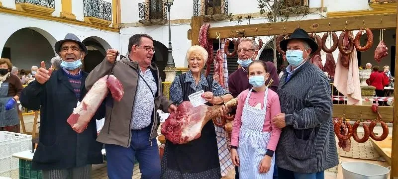 Foto 2 - Entregado uno de los lotes sorteados en la Feria de Botijeros
