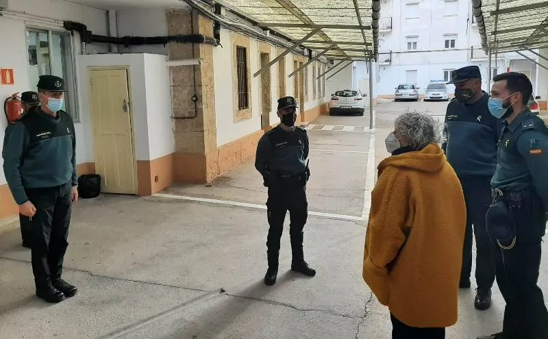 Foto 7 - Encarnaci&oacute;n P&eacute;rez agradece a la Guardia Civil la labor desempe&ntilde;ada durante el Carnaval