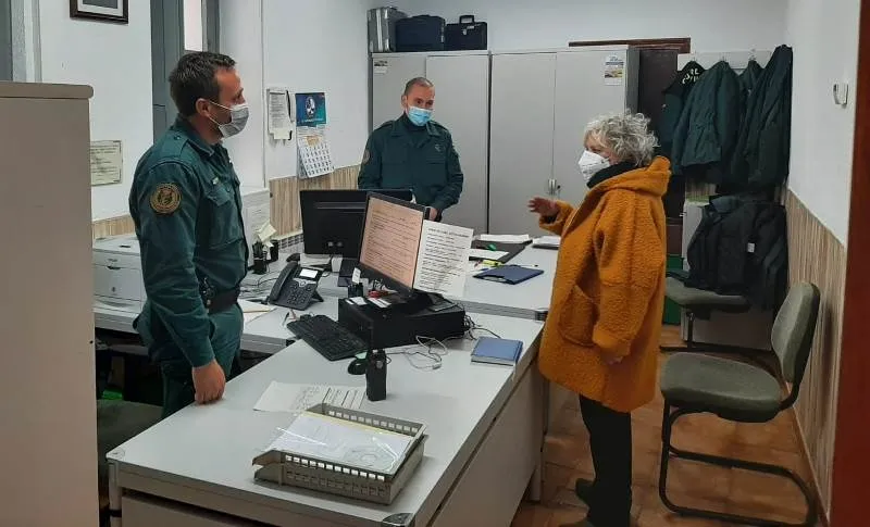 Foto 6 - Encarnaci&oacute;n P&eacute;rez agradece a la Guardia Civil la labor desempe&ntilde;ada durante el Carnaval