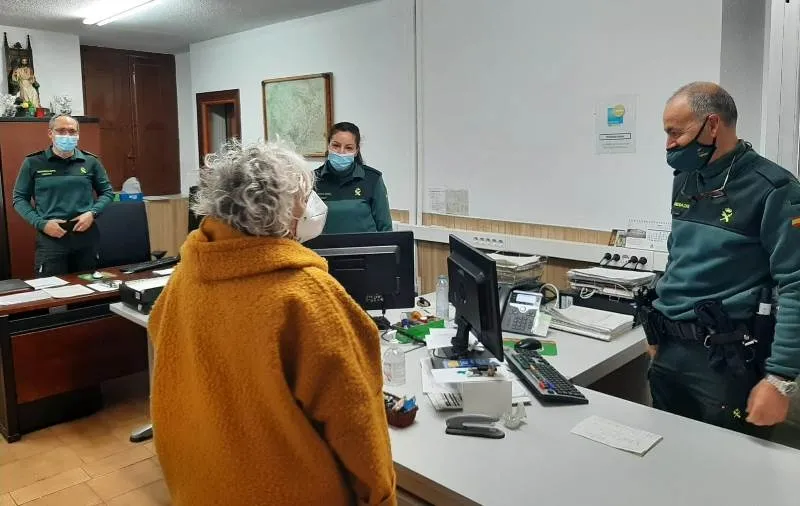 Foto 5 - Encarnaci&oacute;n P&eacute;rez agradece a la Guardia Civil la labor desempe&ntilde;ada durante el Carnaval