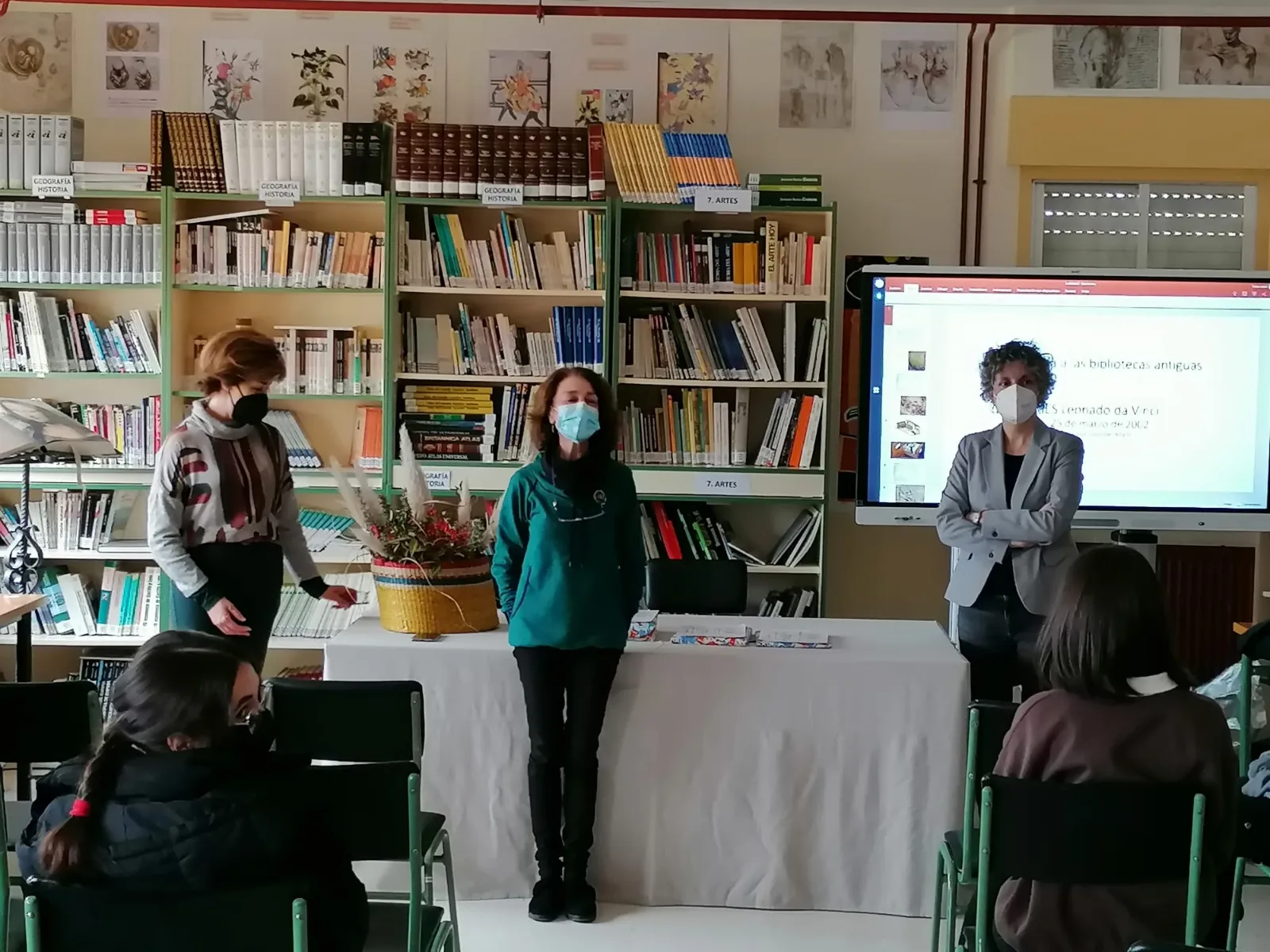 Foto 2 - Entrega de los premios del Certamen 'Fotocl&aacute;sica' en el IES Leonardo da Vinci