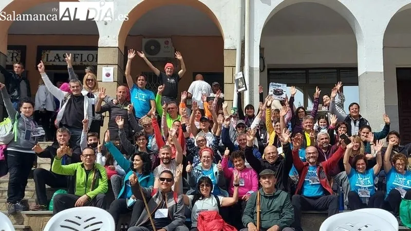 Los senderistas del CD Abadengo al finalizar la marcha en Casar de Palomero