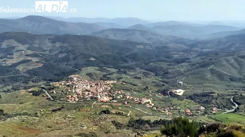 Los senderistas del CD Abadengo al finalizar la marcha en Casar de Palomero