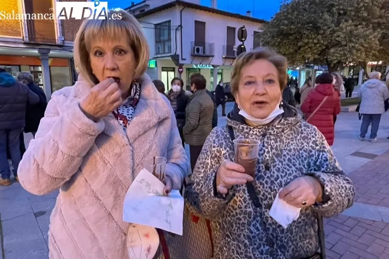 Los peñarandinos han participado este viernes en la chocolatada solidaria en apoyo a Ucrania organizada por el Ayuntamiento