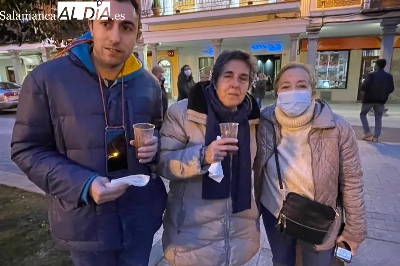 Los peñarandinos han participado este viernes en la chocolatada solidaria en apoyo a Ucrania organizada por el Ayuntamiento