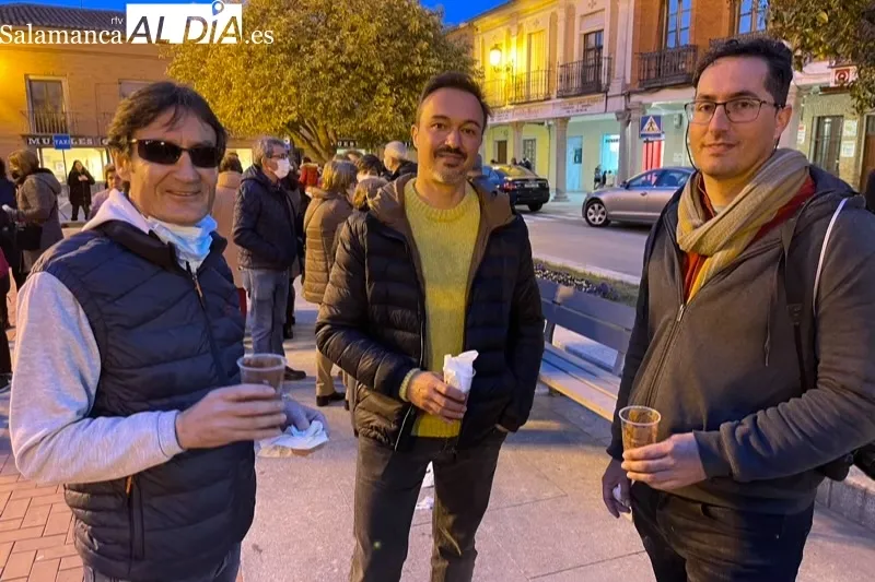 Los peñarandinos han participado este viernes en la chocolatada solidaria en apoyo a Ucrania organizada por el Ayuntamiento