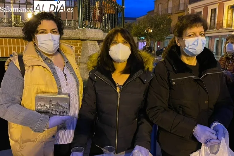 Los peñarandinos han participado este viernes en la chocolatada solidaria en apoyo a Ucrania organizada por el Ayuntamiento