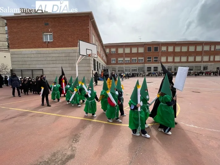 El Colegio La Encarnación organizaba este viernes un Vía Crucis