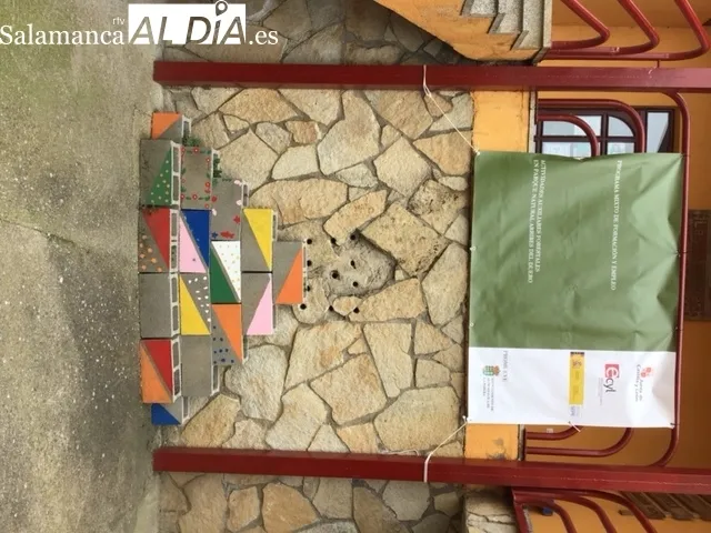 El equipo de alumnos-trabajadores acondicionan las rutas de Santa Marina y Rupurupay en el Parque Natural Arribes del Duero