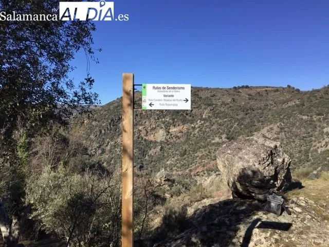 El equipo de alumnos-trabajadores acondicionan las rutas de Santa Marina y Rupurupay en el Parque Natural Arribes del Duero