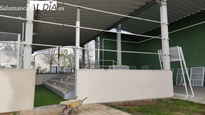 Trabajos de mejora en las pistas de pádel de Guijuelo - Kiko Robles