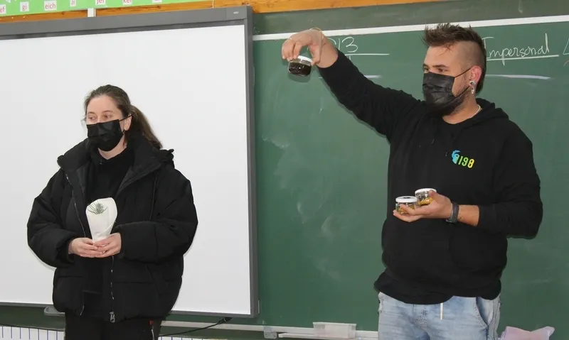 Foto 2 - El Servicio de Huertos de C&aacute;ritas celebra con los escolares mirobrigenses el D&iacute;a del &Aacute;rbol