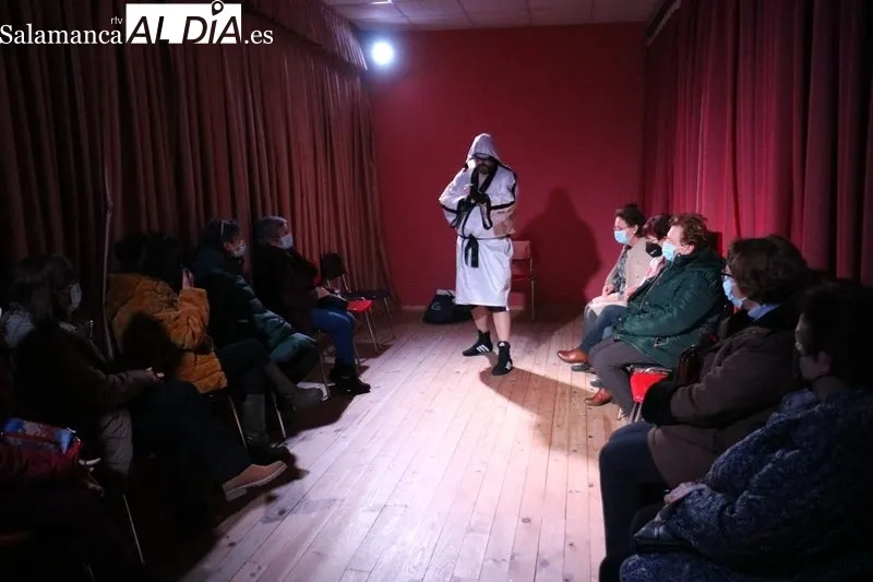 Sesisones de microteatrro por la igualdad en Aldeadávila de la Ribera / CORRAL