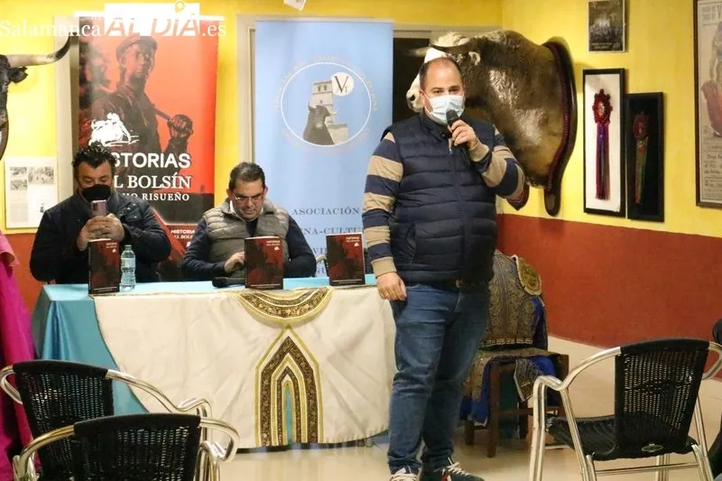Antonio Risueño presenta en Vitigudino su libro ‘Historias del bolsín’