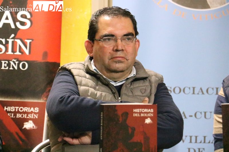 Antonio Risueño presenta en Vitigudino su libro ‘Historias del bolsín’
