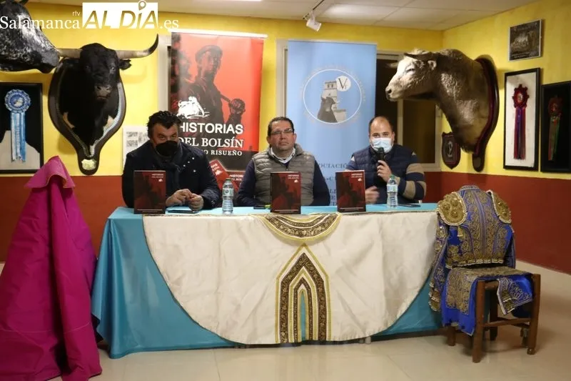 Antonio Risueño presenta en Vitigudino su libro ‘Historias del bolsín’