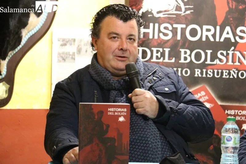 Antonio Risueño presenta en Vitigudino su libro ‘Historias del bolsín’