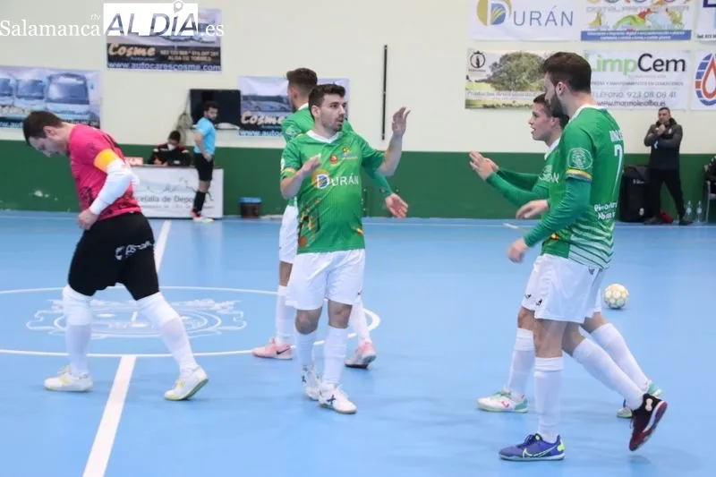 Foto 6 - &Eacute;pica y vibrante victoria del Piensos Dur&aacute;n Albense ante O Esteo (6-5)
