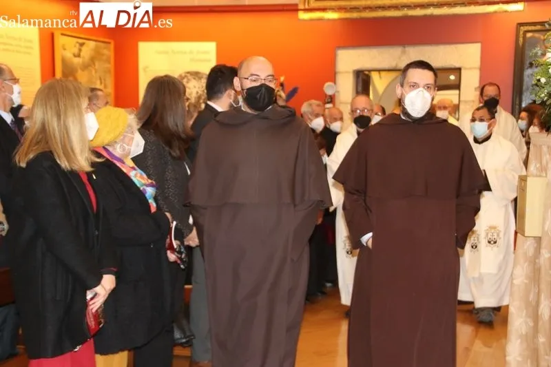 Foto 11 - El obispo de Salamanca preside la misa del IV centenario de la canonizaci&oacute;n de Santa Teresa