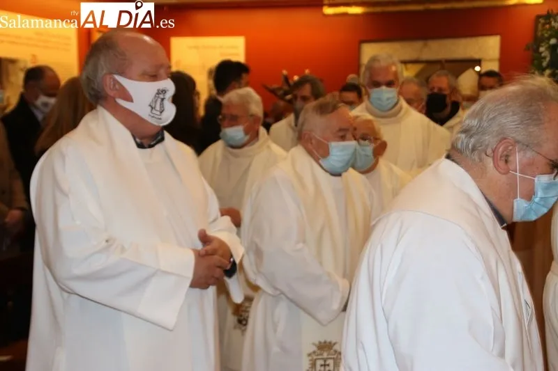 Foto 9 - El obispo de Salamanca preside la misa del IV centenario de la canonizaci&oacute;n de Santa Teresa