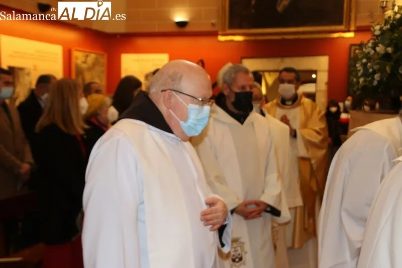 Foto 7 - El obispo de Salamanca preside la misa del IV centenario de la canonizaci&oacute;n de Santa Teresa