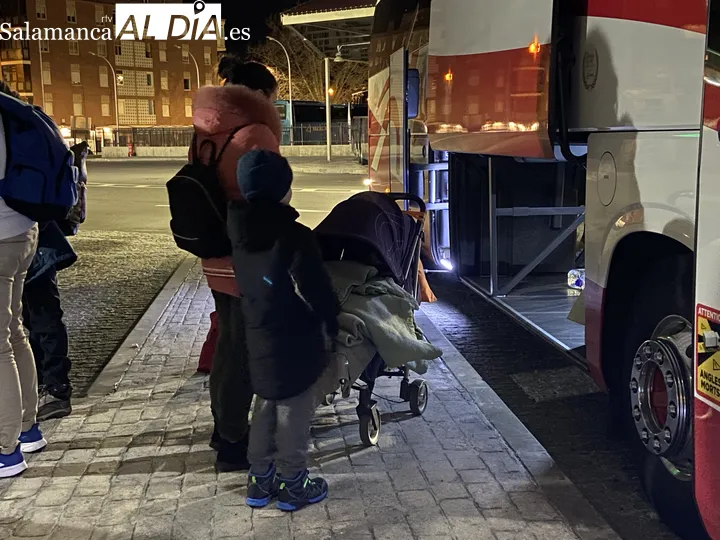 Llegada de los primeros ucranianos a la estación de autobuses de Salamanca