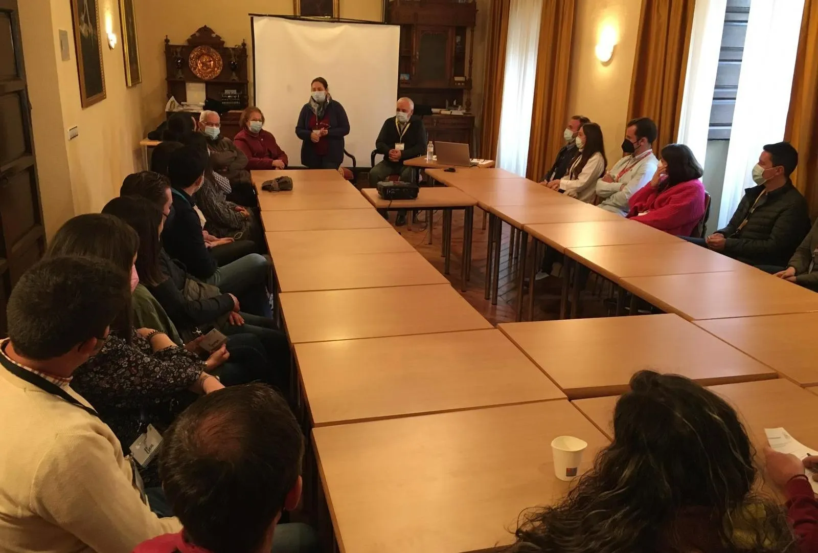 Foto 2 - Un encuentro presencial remata el curso de preparaci&oacute;n al matrimonio, que ha contado con 13 parejas