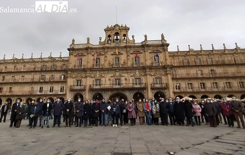 Cinco minutos de silencio en la Plaza Mayor para que Salamanca mostrase su apoyo al pueblo ucraniano