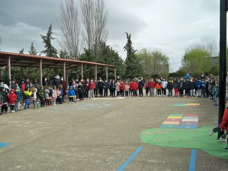 Pulseras solidarias con Ucrania, una acción impulsada en el Colegio Martín Gaite 