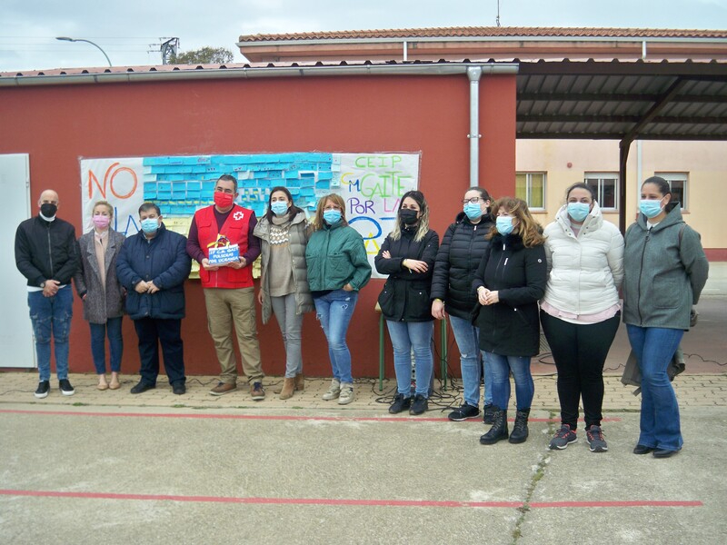 Pulseras solidarias con Ucrania, una acción impulsada en el Colegio Martín Gaite 