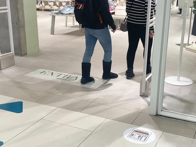 Señalización con pictogramas en el Centro Comercial El Tormes