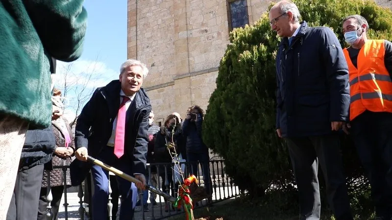 Fiesta del Alemndro en La Fregeneda 