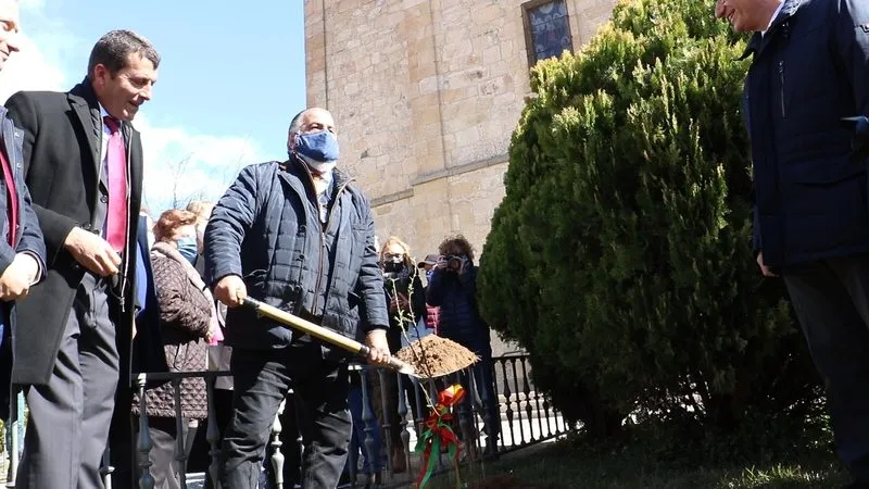 Fiesta del Alemndro en La Fregeneda 