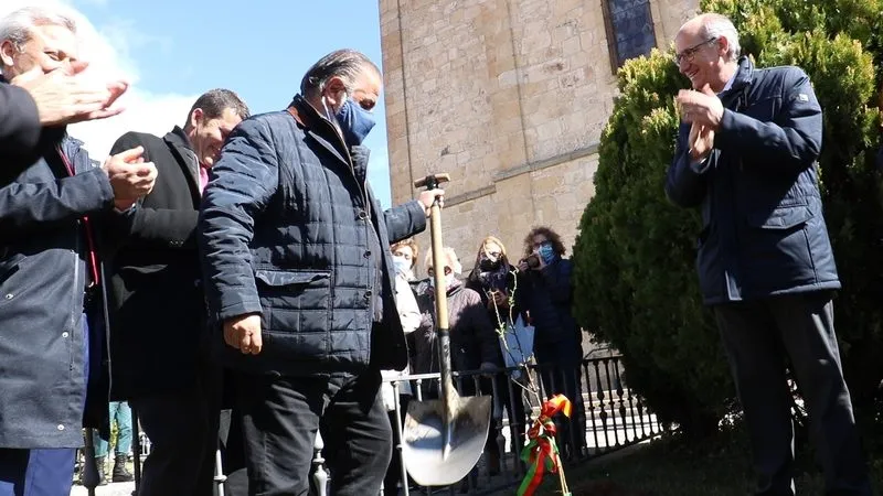 Fiesta del Alemndro en La Fregeneda 
