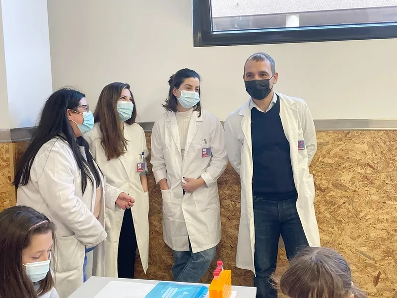 Taller de purificación de ADN en el que han participado los niños de Carbajosa