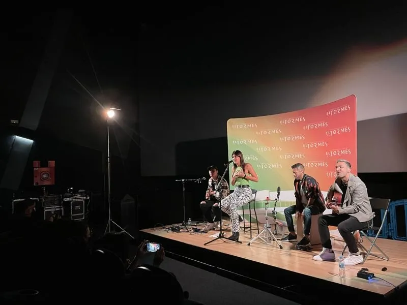 El grupo Última Llave en su concierto acústico en Salamanca - CC El Tormes