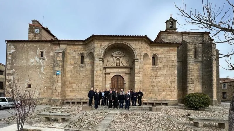 El nuevo obispo de Salamanca, José Luis Retana, continúa conociéndo la Diócesis