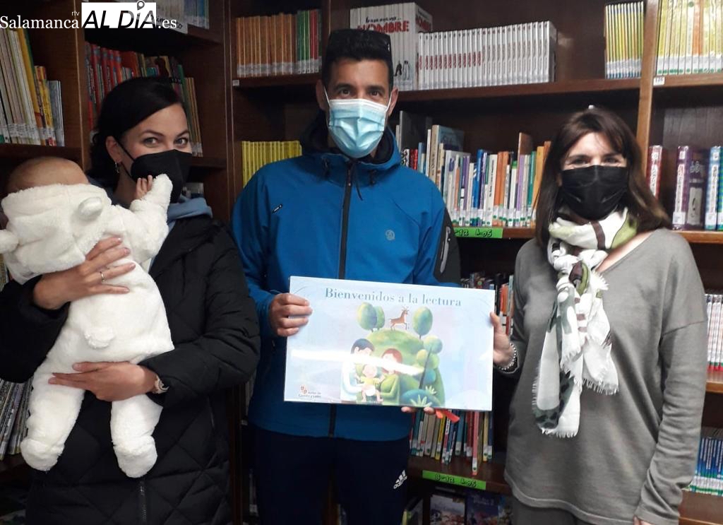 Más de una veintena de niños y niñas participan en el programa LEO de inicio a la lectura para los más pequeños