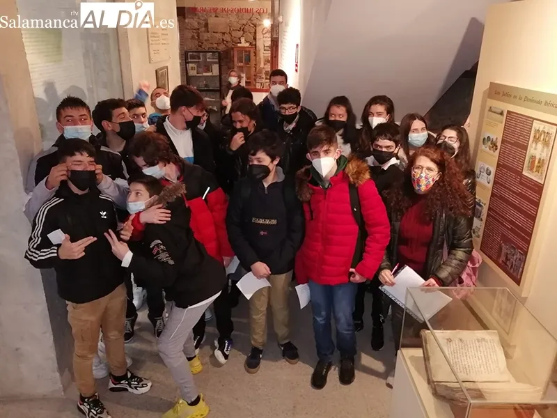 Foto 2 - Alumnos del &ldquo;Ram&oacute;n Olleros&rdquo; se sumergen en el legado jud&iacute;o de la ciudad textil