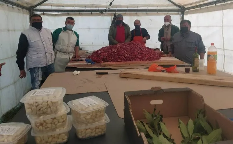 Foto 4 - Preparada la carne y las patatas del gran guiso de este Domingo