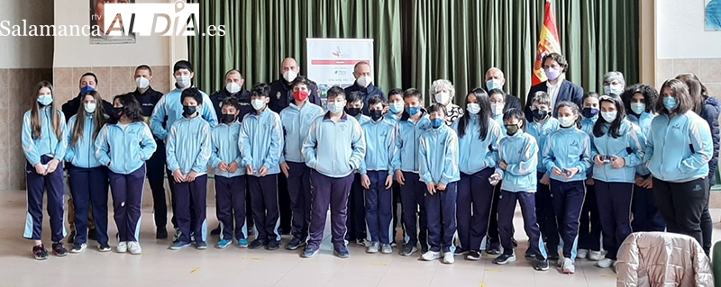 Los alumnos del María Auxiliadora en Béjar reciben su  carnet de ciberexpert@ en ciberseguridad