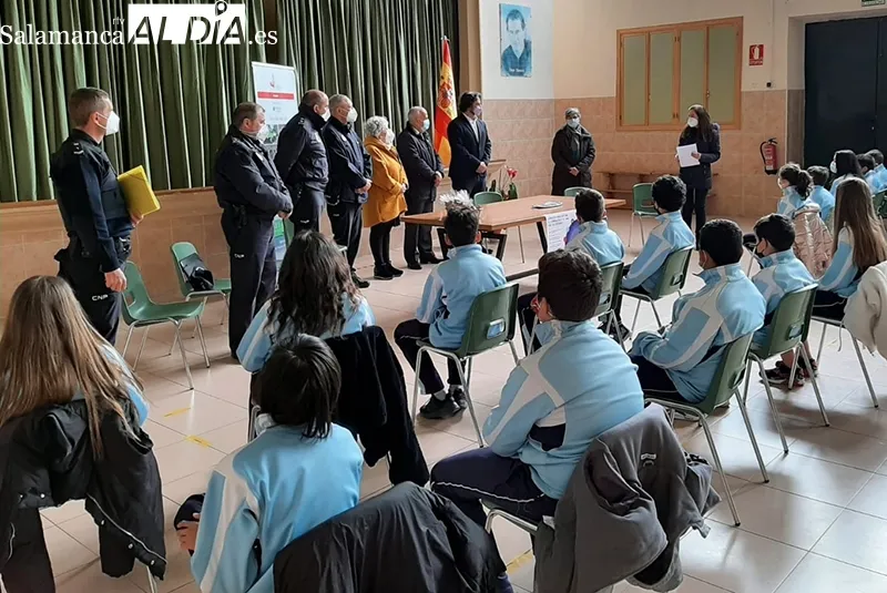 Foto 3 - Los alumnos del Mar&iacute;a Auxiliadora en B&eacute;jar reciben su  carnet de ciberexpert@ en ciberseguridad