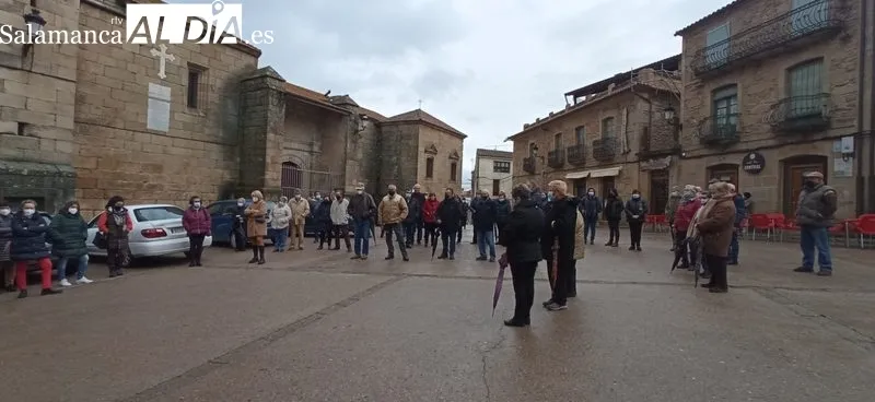 Minuto de silencio en Aldeadávila contra la guerra en Ucrania 