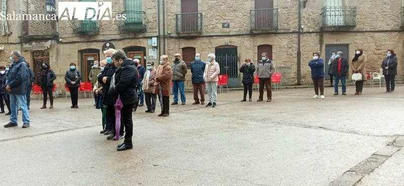 Minuto de silencio en Aldeadávila contra la guerra en Ucrania 