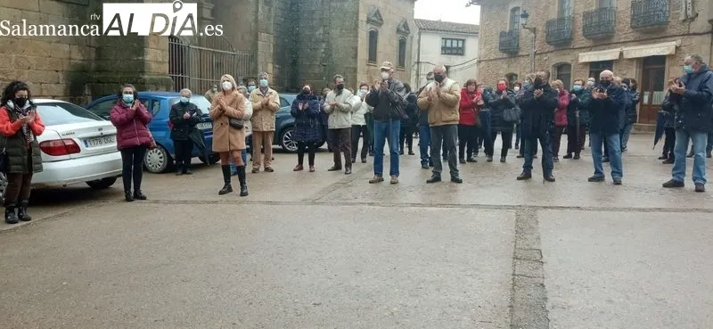 Minuto de silencio en Aldeadávila contra la guerra en Ucrania 